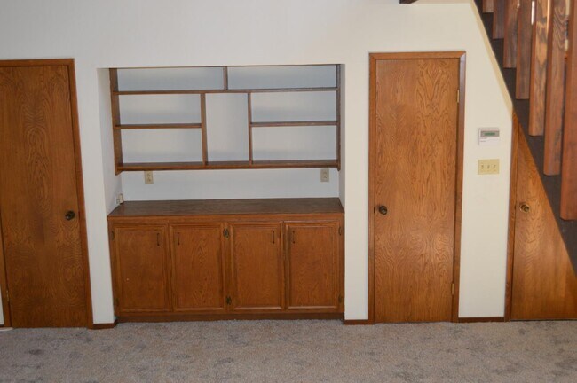 Building Photo - 1005 Drake Ct