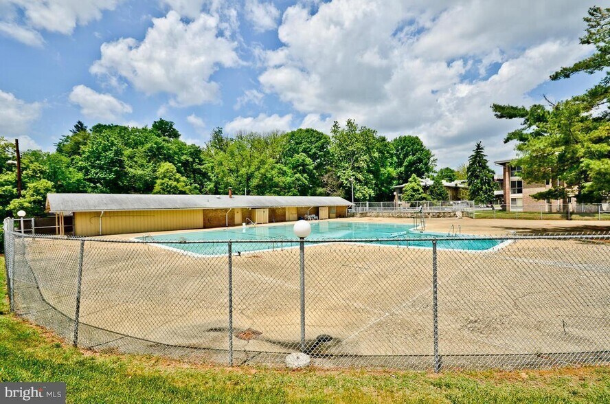 Building Photo - 564 Wilson Bridge Dr