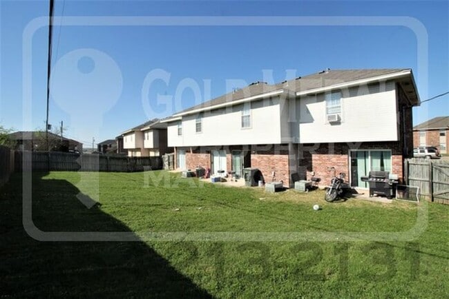 Building Photo - 5805 Redstone Dr