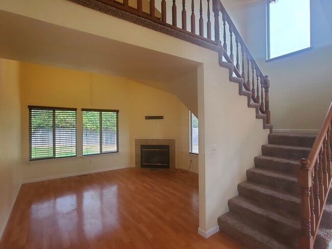 Building Photo - Spacious 4-Bedroom Home with Fenced Yard &...