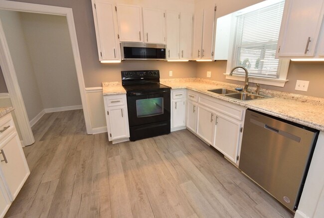 Building Photo - 505 E Birchwood Dr