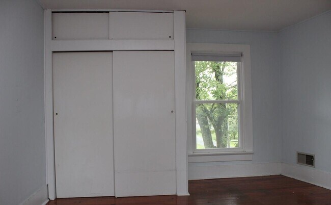Building Photo - 301 Pendleton St
