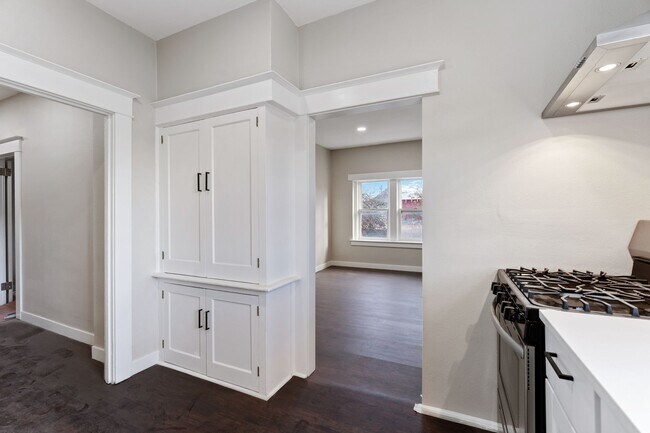 Building Photo - 104 N Killingsworth St