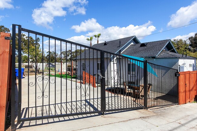 Building Photo - 2643 G St