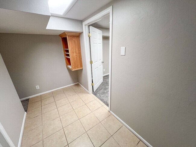 Building Photo - 147 W Fremont Ave