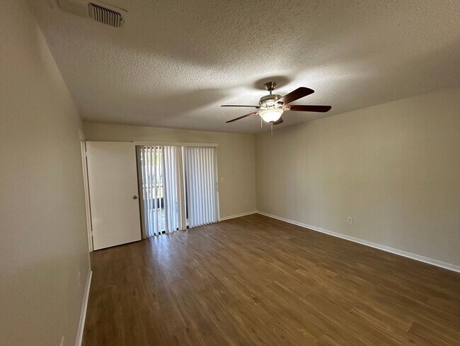 Building Photo - 2611 Antilles Dr