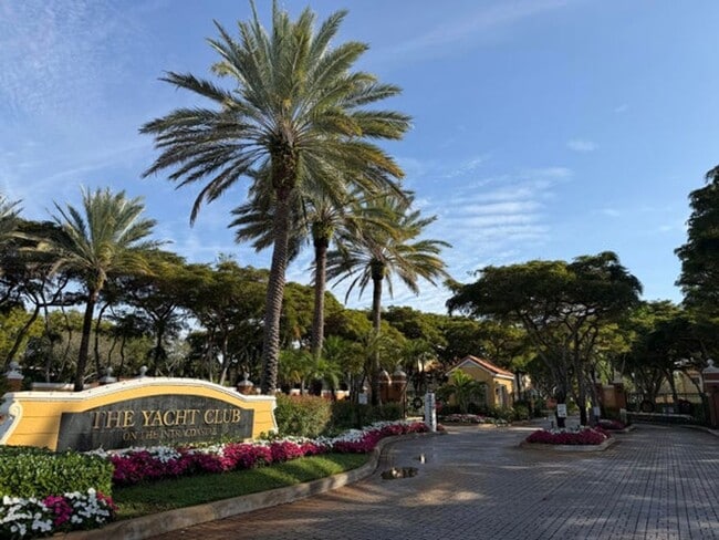 Building Photo - 117 Yacht Club Way