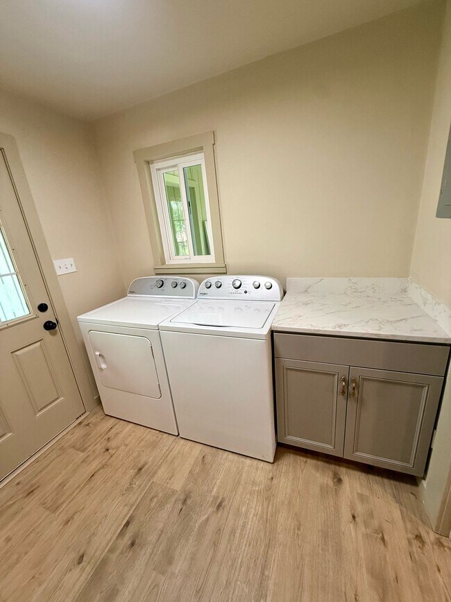 Building Photo - 10070 Garesio Ranch Rd