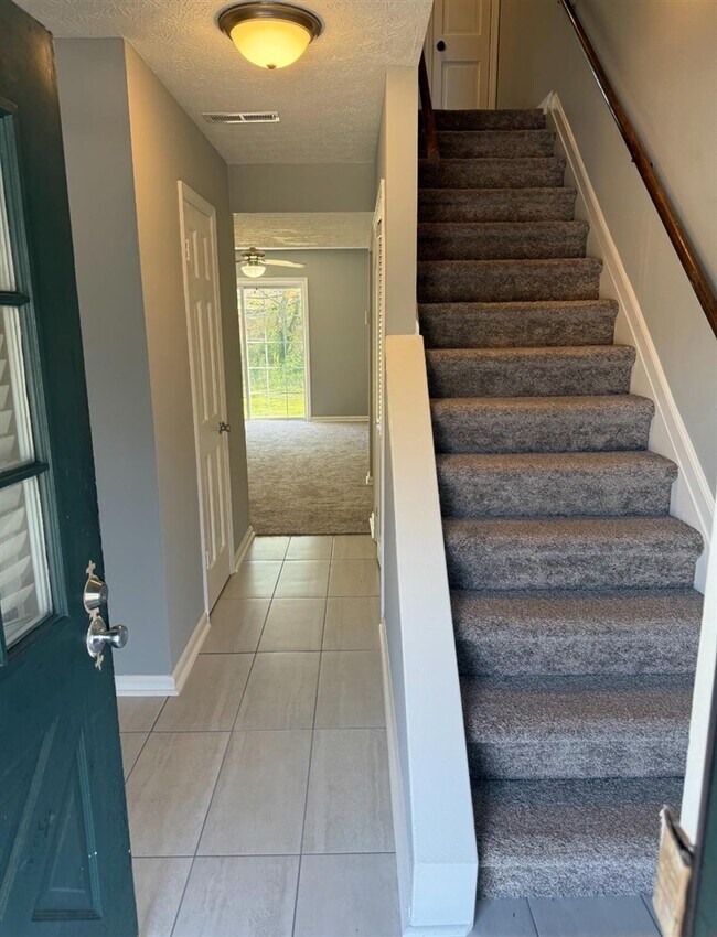 Building Photo - 604 Eastwood St