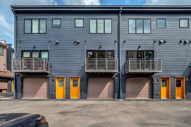 Building Photo - 1100 Russell St
