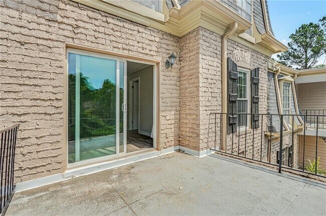 Building Photo - 2805 NE Expy NE