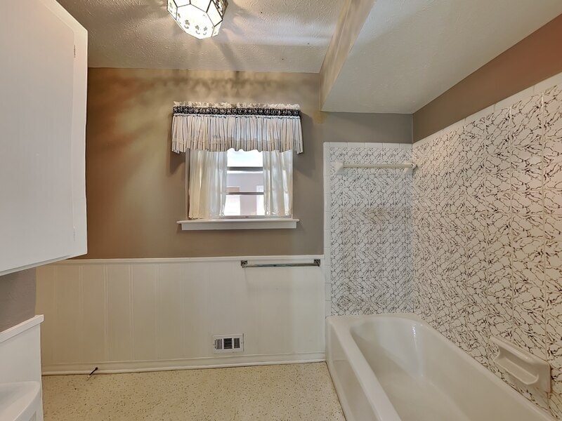 Building Photo - 13630 Willow Bend Rd