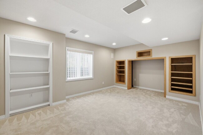 Building Photo - Spectacular Stonegate Living! Gorgeous 3-Bed Corner Finished Basement, Wet Bar, and Custom Marble...