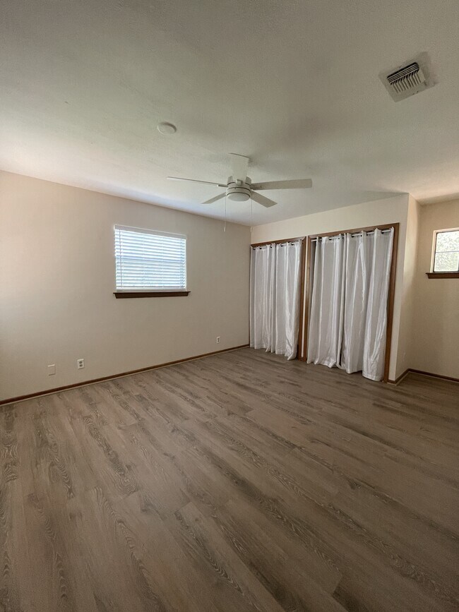 Building Photo - 1214 Timber Bay