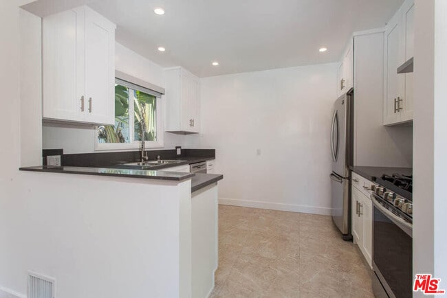 Building Photo - 1204 N Crescent Heights Blvd