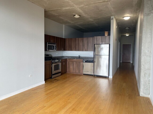 Building Photo - One bedroom Loft appartment with Lake Views!