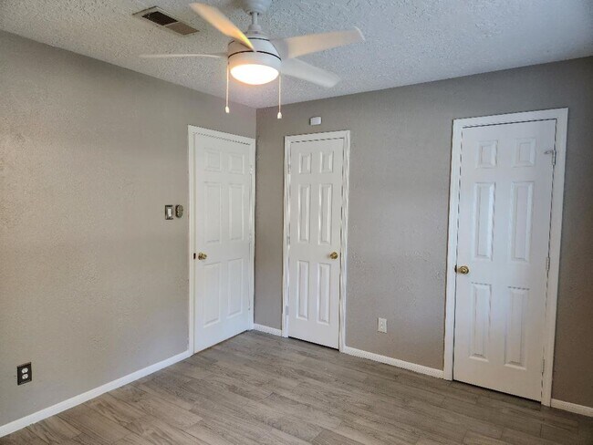 Building Photo - 2322 Deer Valley Dr