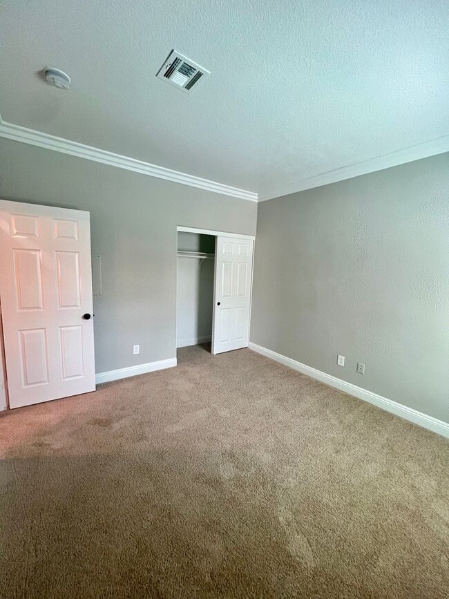 Building Photo - Gated / Mountain Views / $500 Off First Month