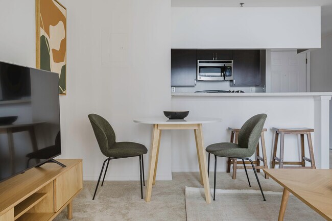 Building Photo - 850 N Randolph St