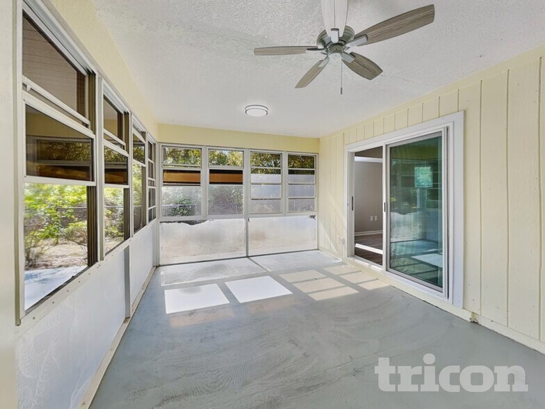 Building Photo - 3798 Fontainebleau St