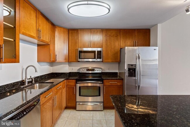 Building Photo - 155 Potomac Passage