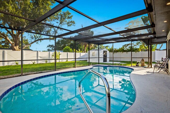 Building Photo - 1311 Cypress Ave