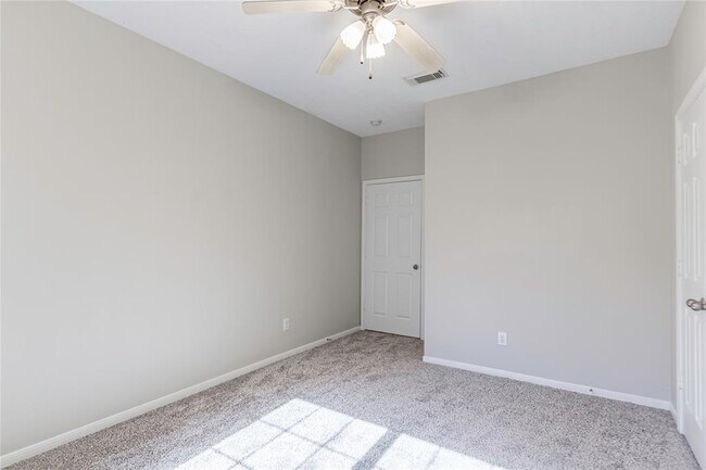 Building Photo - 725 Cedarwood Dr