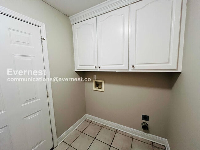 Building Photo - 236 Holmar Dr