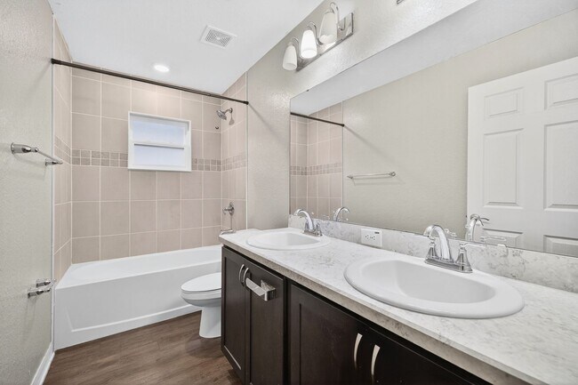 Building Photo - New Spacious 4 Bed - W/Amenities!