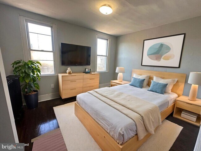 Building Photo - 4253 N 17th St