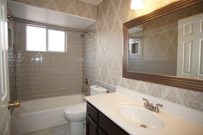 Building Photo - 6525 Brisa Del Mar Dr
