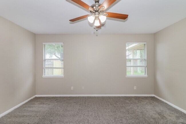 Building Photo - 6015 Starbrook Creek Dr