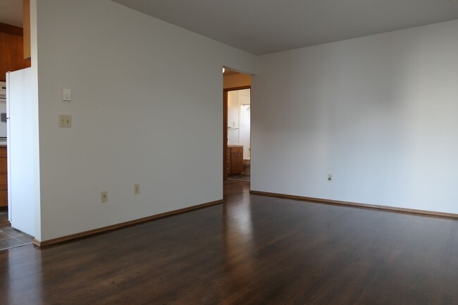 Interior Photo - Glen Ellyn