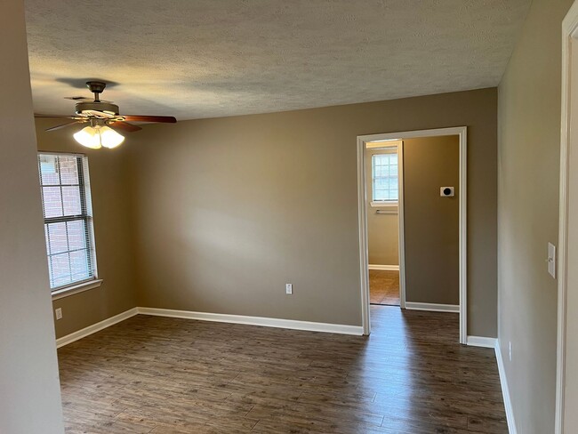 Building Photo - 3 Bed 2 Bath Home