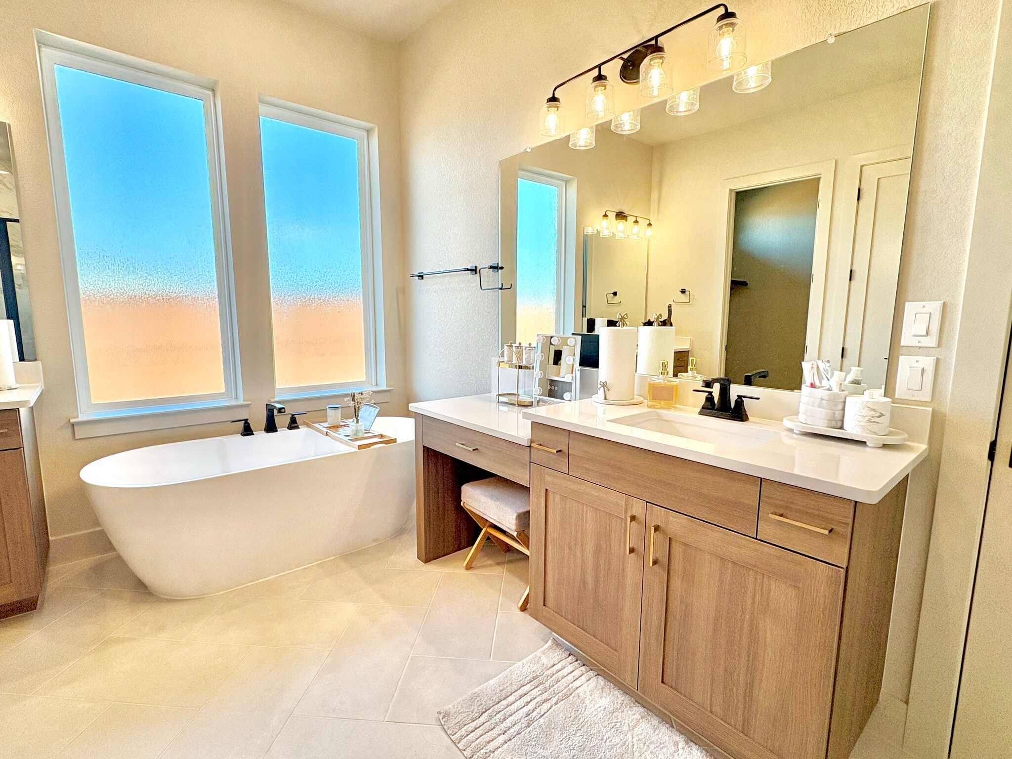 Building Photo - 275 Ginger St