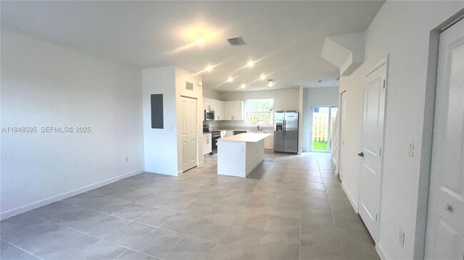 Building Photo - 1178 SE 2nd St