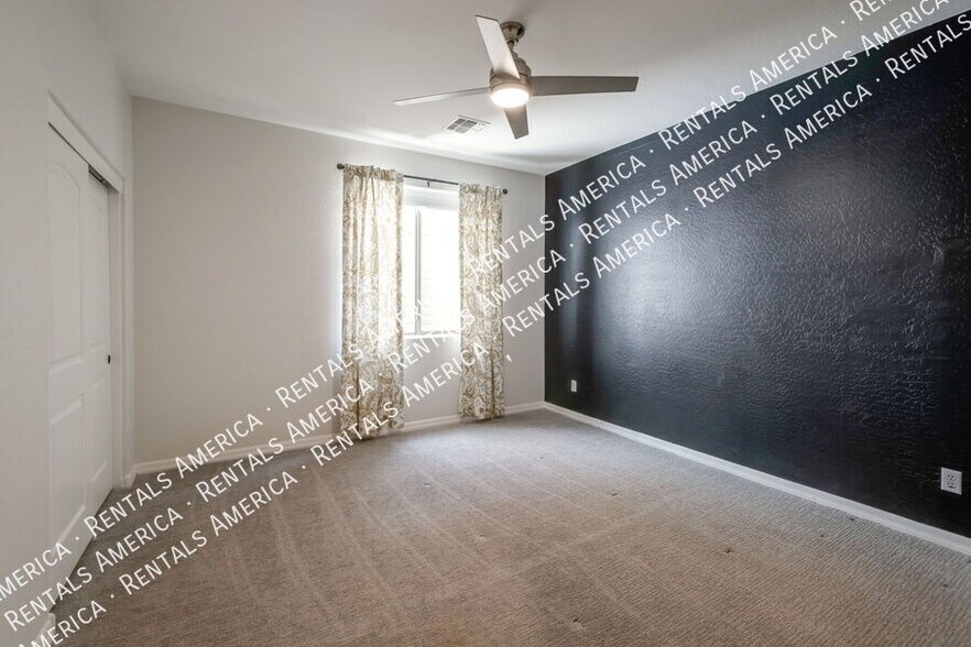 Building Photo - 374 W Azalea Dr
