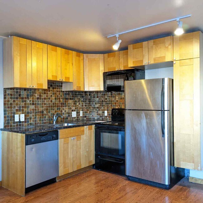 Primary Photo - 250 W Fuller Ave