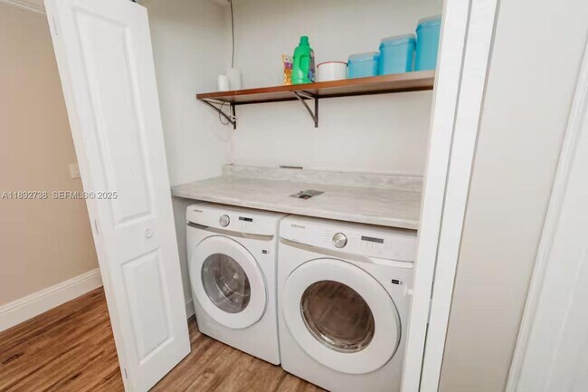 Building Photo - 9675 SW Anchor