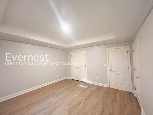 Building Photo - 309 Pickfair Way SW