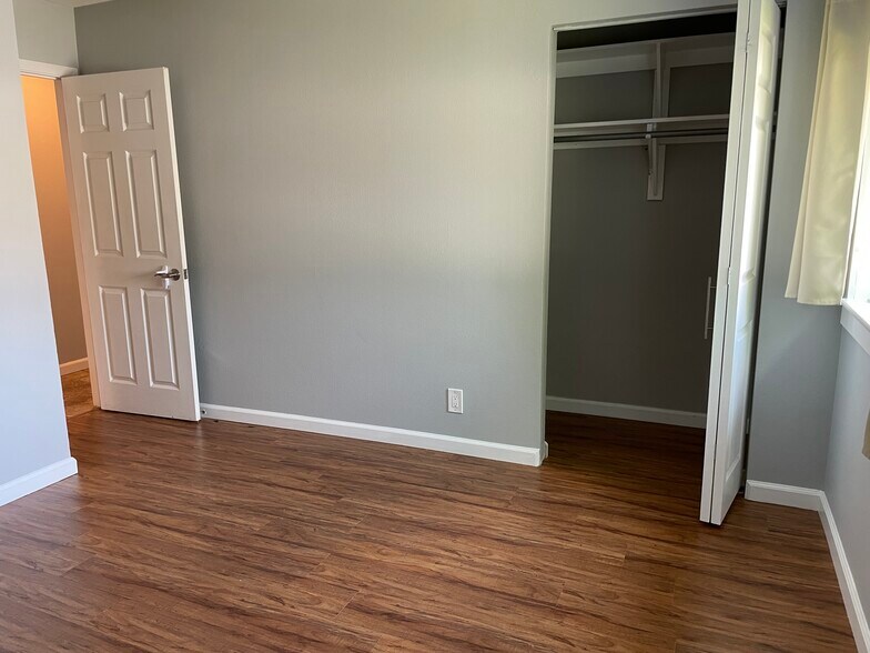 Building Photo - 624 Bella Dr