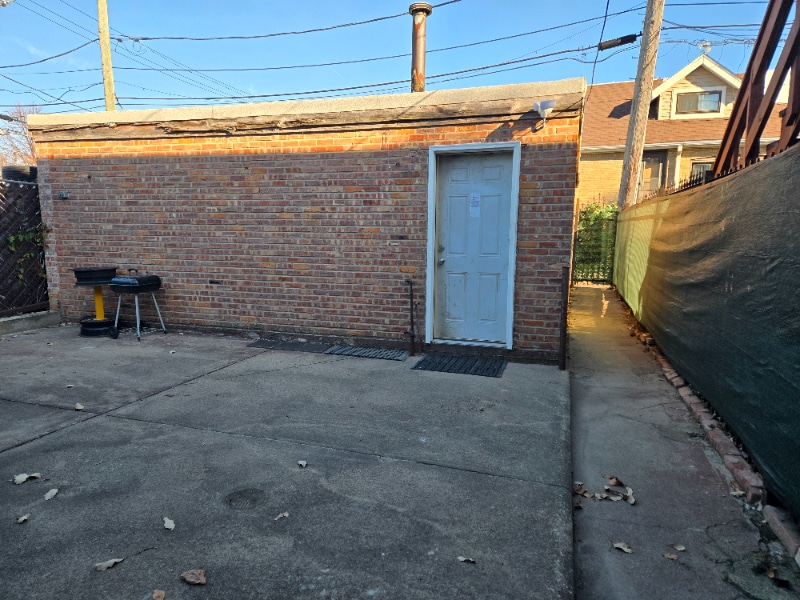 Building Photo - 6319 S Central Ave