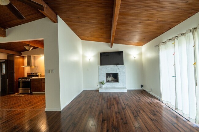 Building Photo - 2033 E Garvey Ave N