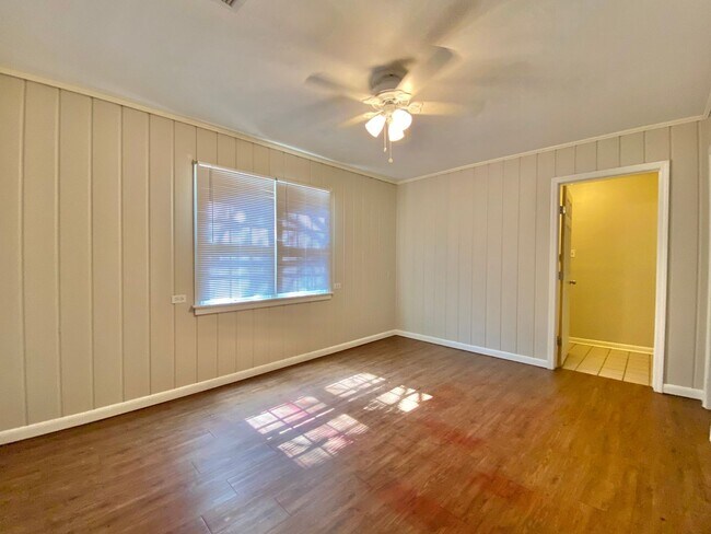 Building Photo - PRE LEASING NOW - AVAILABLE 7/14