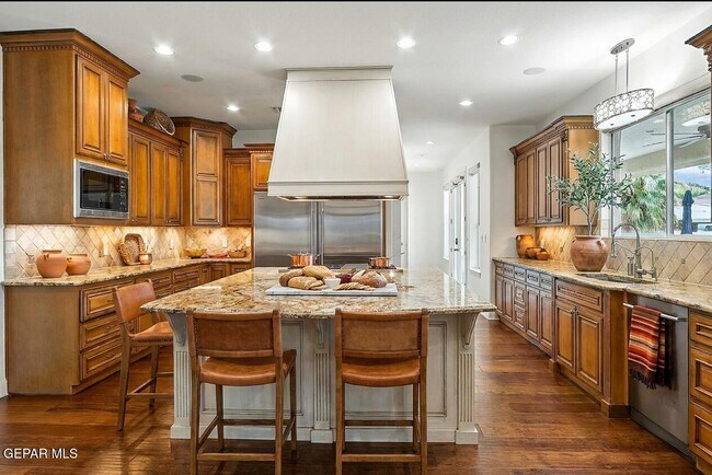 Building Photo - 6528 Calle Placido Dr