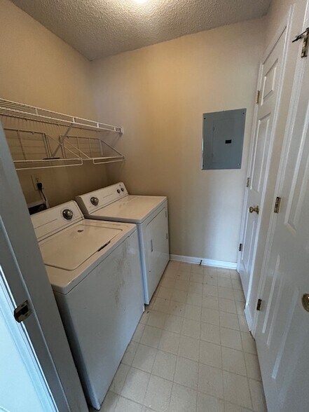 Building Photo - 5012 Lawndale Dr