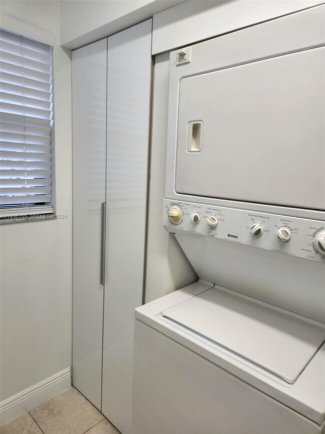 Building Photo - 10315 NW 9th St Cir