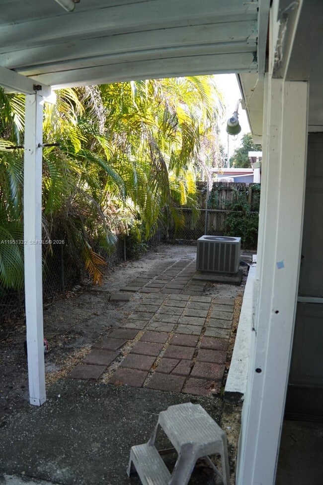 Building Photo - 61 SW 58th Ct