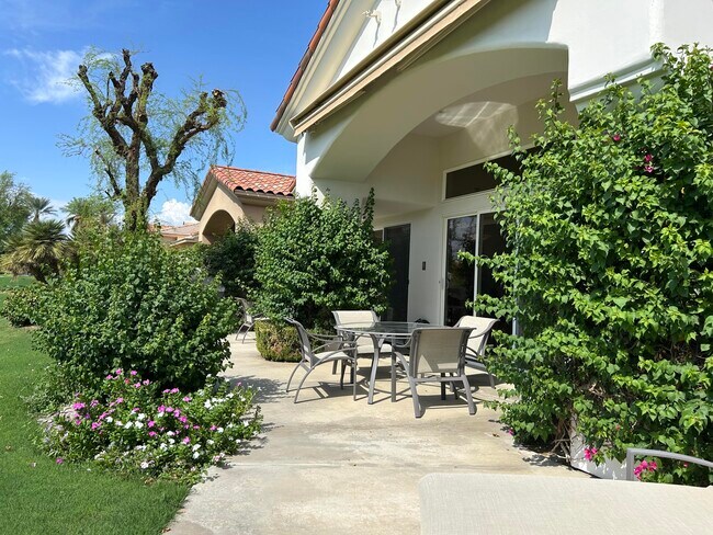 Building Photo - 379 Tomahawk Dr