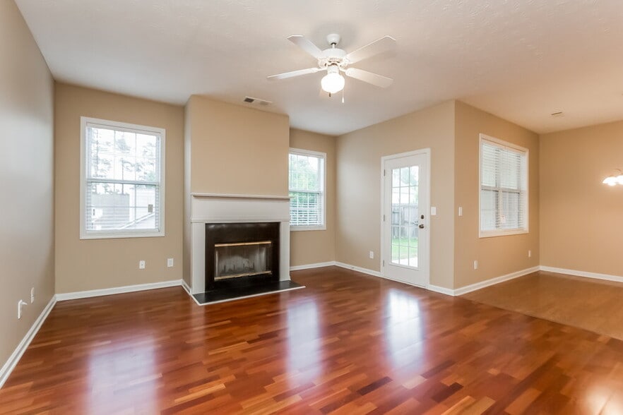 Building Photo - 799 Clairidge Elm Trail SW